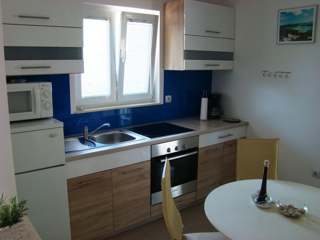 Apartments Pinus Pirovac Zimmer foto