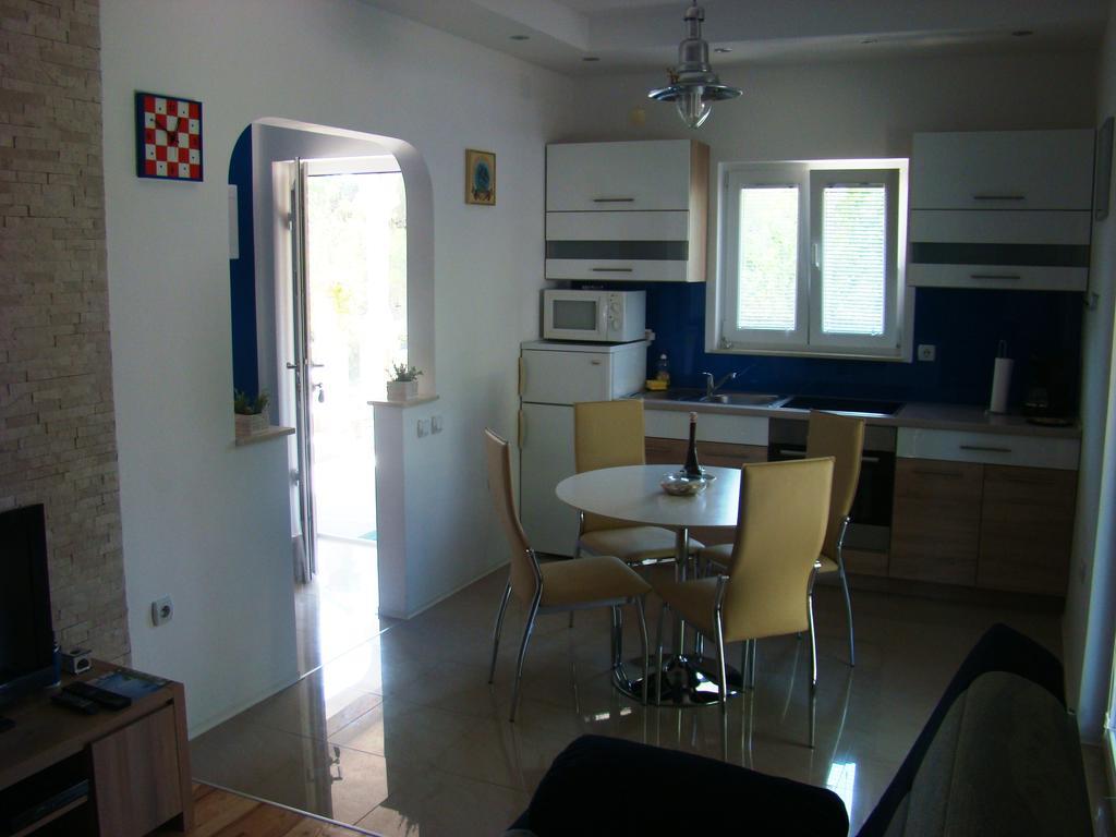 Apartments Pinus Pirovac Zimmer foto