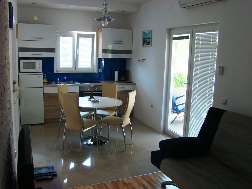 Apartments Pinus Pirovac Zimmer foto