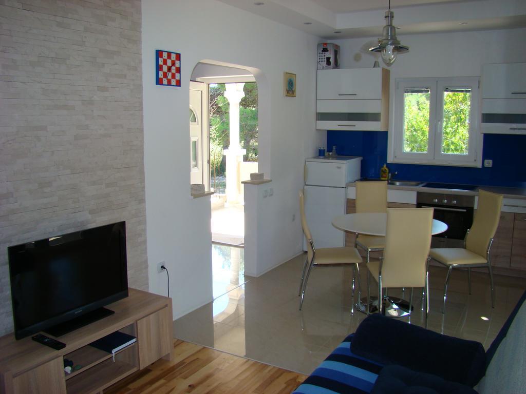 Apartments Pinus Pirovac Zimmer foto