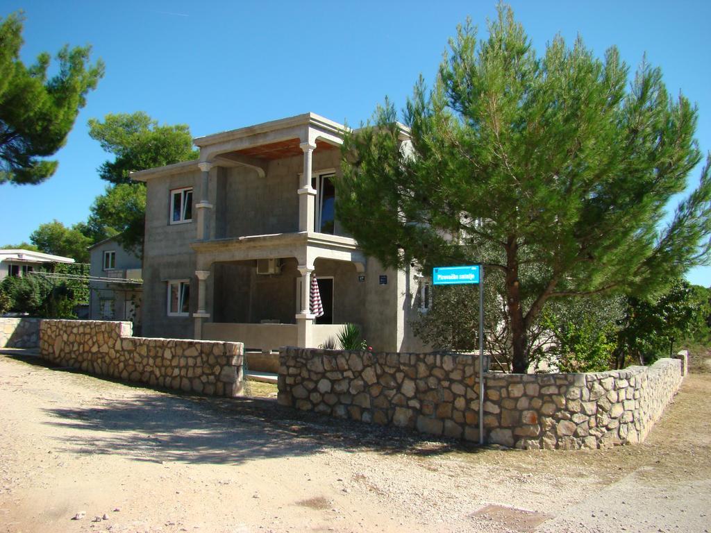 Apartments Pinus Pirovac Zimmer foto