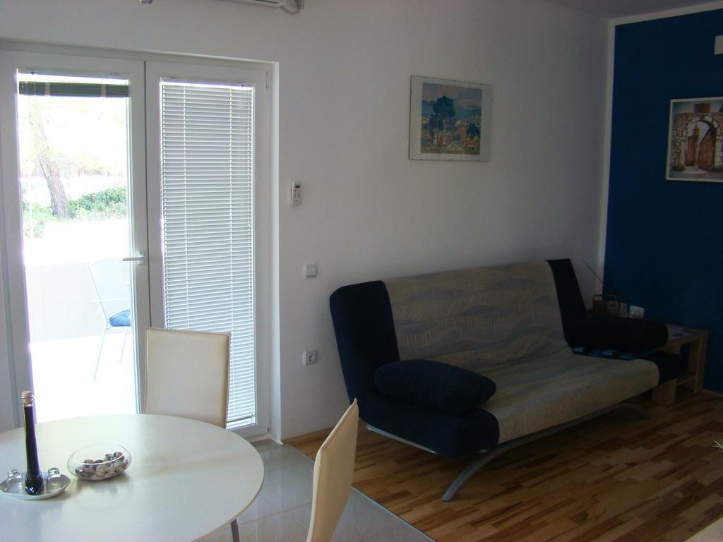 Apartments Pinus Pirovac Zimmer foto